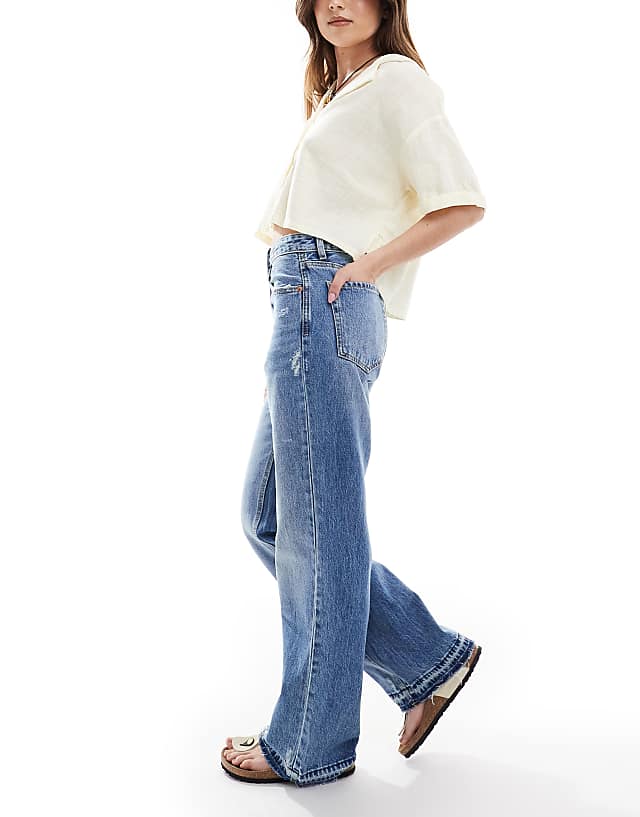 Stradivarius D92 Denim Straight Jeans In Medium Wash