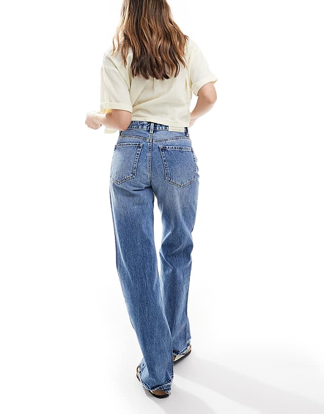 Stradivarius D92 Denim Straight Jeans In Medium Wash
