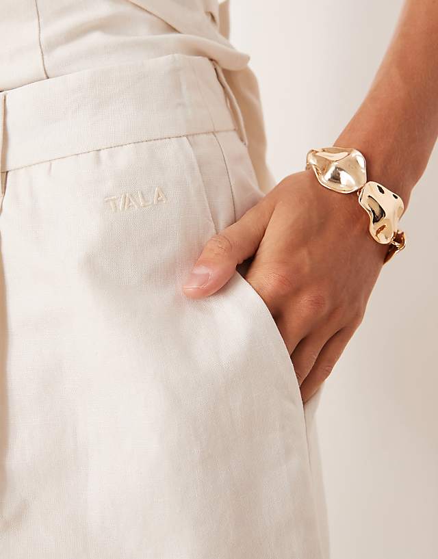 Tala Heavyweight Linen Tailored Shorts In Coconut Milk