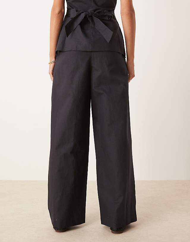 Tala Heavyweight Linen Tailored Wide Leg Trousers In Black